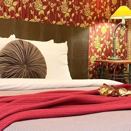Elegance Through Time, Designed For Today - Calea Victoriei Apartment Bucharest