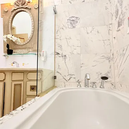 Elegance Through Time, Designed For Today - Calea Victoriei Apartament Bucureşti