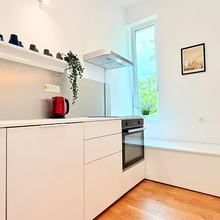 Elegance Through Time, Designed For Today - Calea Victoriei Apartament Bucureşti